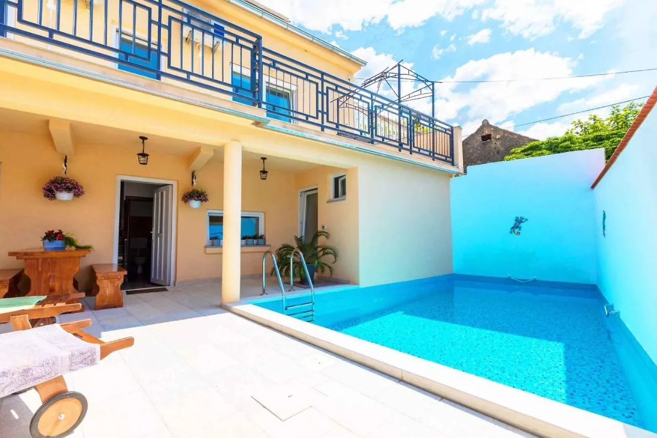 Holiday Home In Tribalj 39392 Kroatië